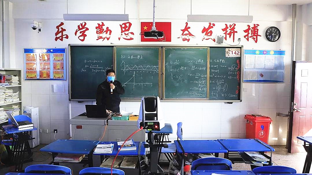 阿拉善盟第一中學1_副本.jpg 阿拉善盟第一中學1_副本.jpg