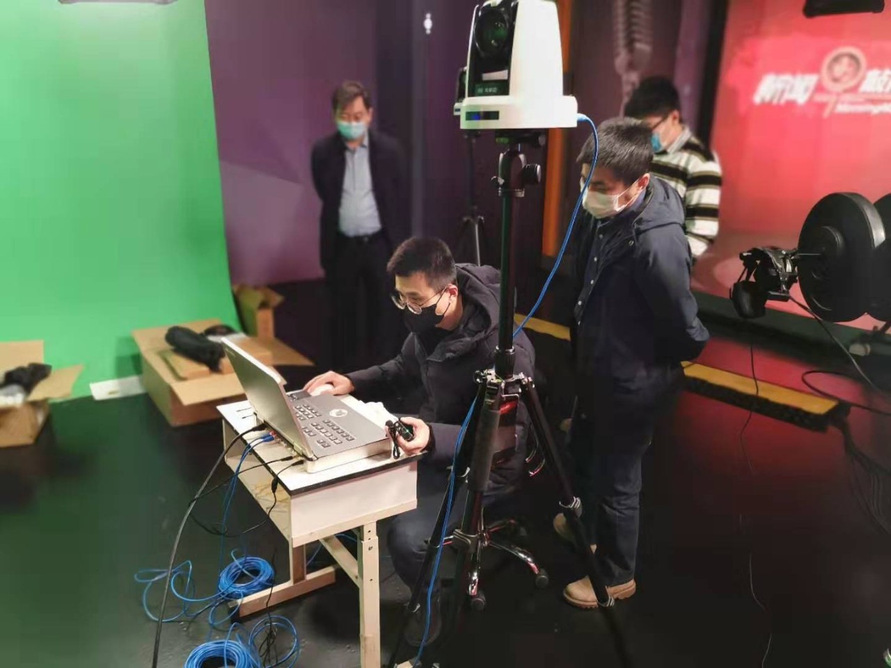 《國新文化戰(zhàn)疫故事》在中國證券報“百業(yè)千姿-2.jpg 《國新文化戰(zhàn)疫故事》在中國證券報“百業(yè)千姿-2.jpg