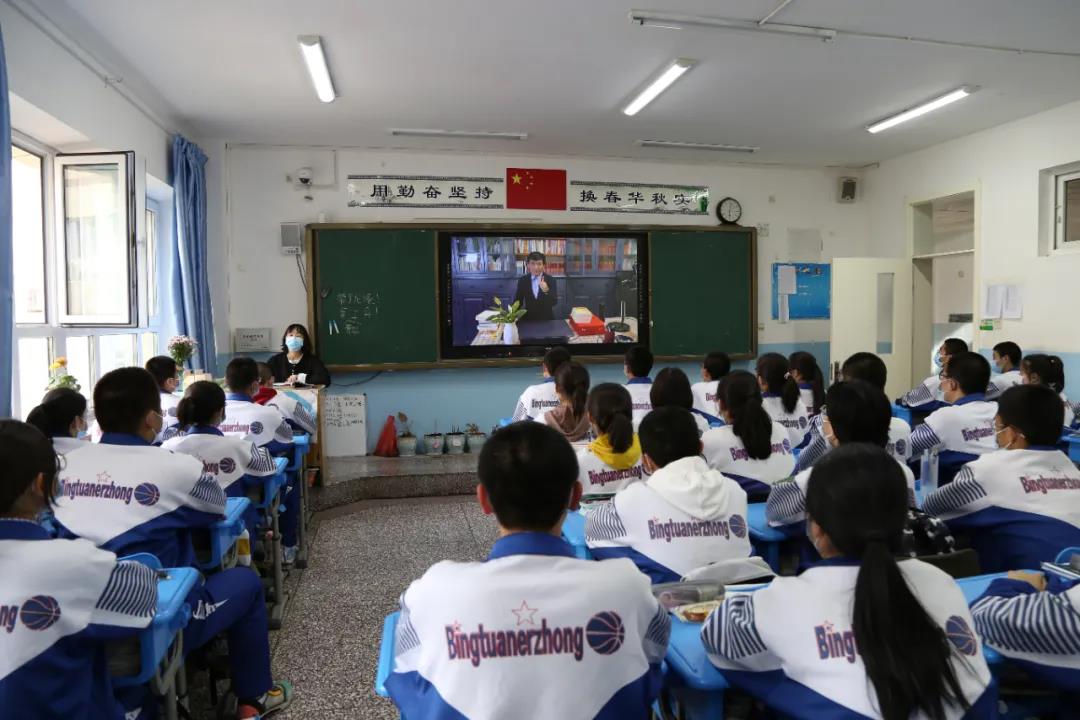 傳承中華文脈,經典浸潤人生——新疆兵團二中開展大型讀書月系列活動3.jpg 傳承中華文脈,經典浸潤人生——新疆兵團二中開展大型讀書月系列活動3.jpg