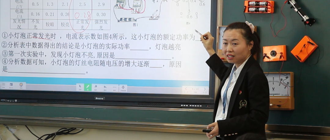 名師進行專題復(fù)習(xí)課.png 名師進行專題復(fù)習(xí)課.png