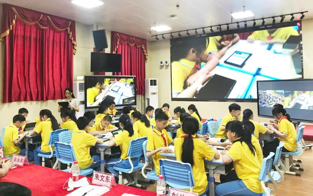 海珠區怡樂路小學和東源崇文學校師生合唱客家歌曲.jpg 海珠區怡樂路小學和東源崇文學校師生合唱客家歌曲.jpg