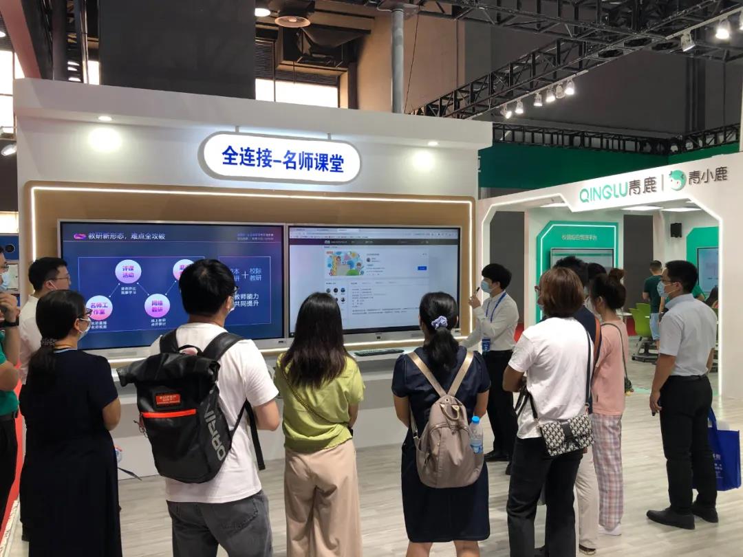 奧威亞全連接平臺(tái)吸引諸多嘉賓關(guān)注.jpg 奧威亞全連接平臺(tái)吸引諸多嘉賓關(guān)注.jpg