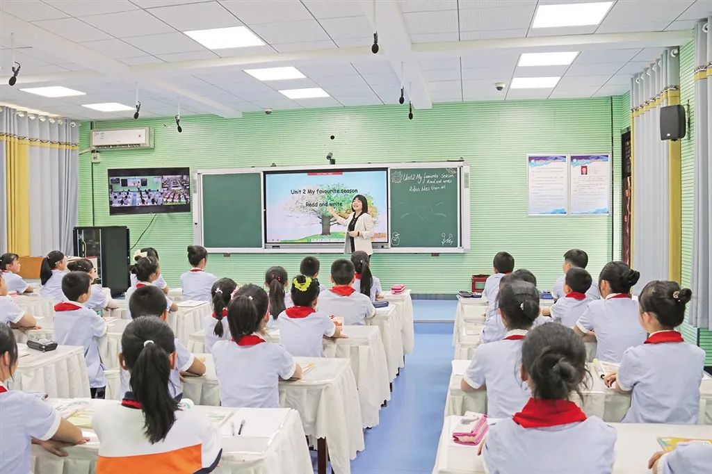 城關二小與中池小學、曾溪小學開展互動課堂.jpg 城關二小與中池小學、曾溪小學開展互動課堂.jpg