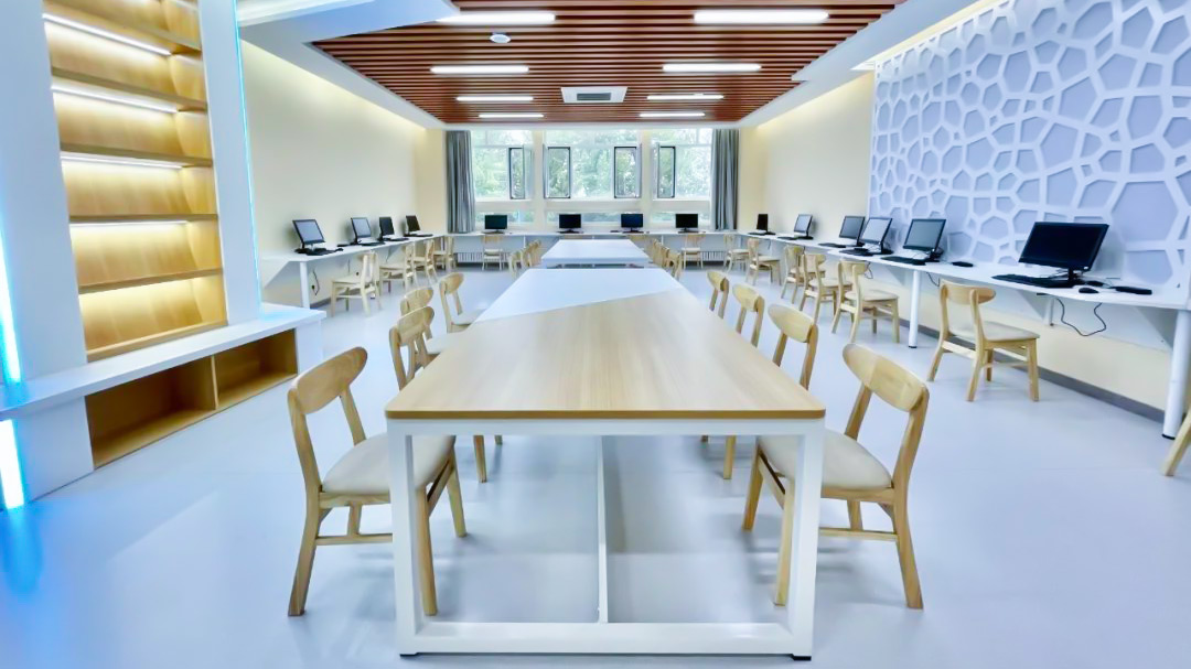 天津醫學高等專科學校電子閱覽室.jpg 天津醫學高等專科學校電子閱覽室.jpg