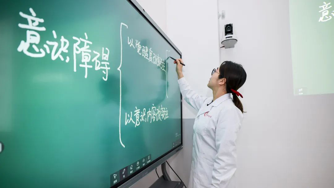 奧威亞智慧錄播課堂.jpg 奧威亞智慧錄播課堂.jpg