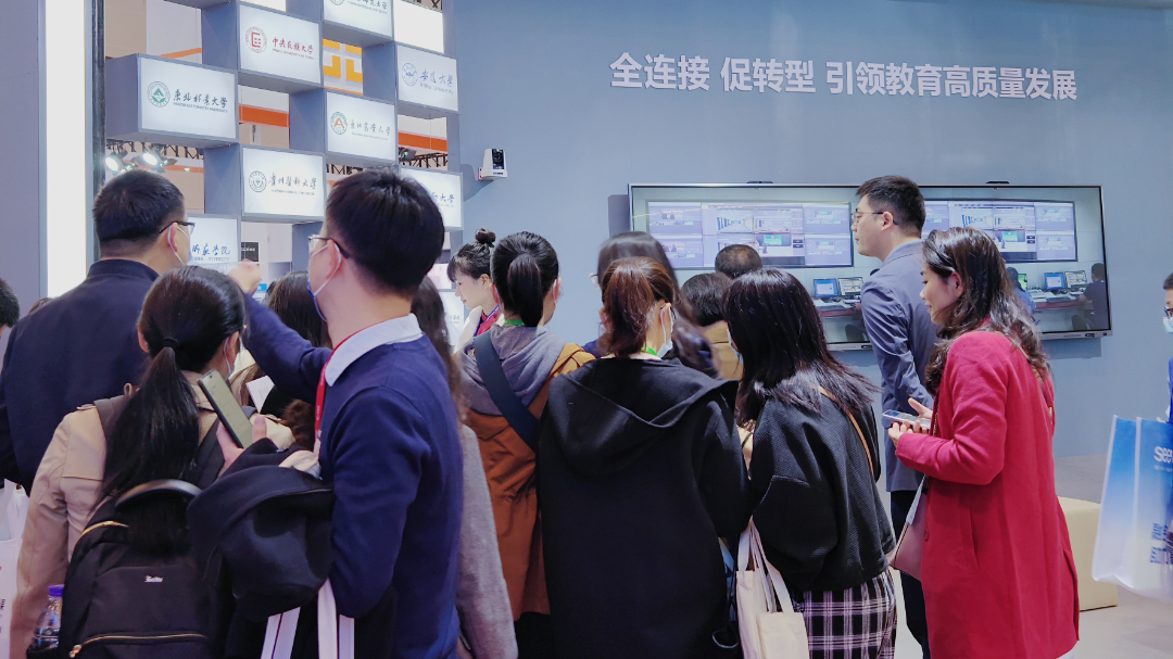 聚焦高博會,奧威亞高校數字化解決方案點燃全場!4.png 聚焦高博會,奧威亞高校數字化解決方案點燃全場!4.png