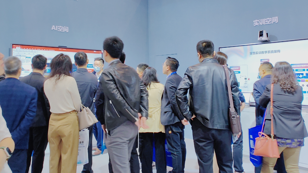 聚焦高博會,奧威亞高校數字化解決方案點燃全場!2.png 聚焦高博會,奧威亞高校數字化解決方案點燃全場!2.png