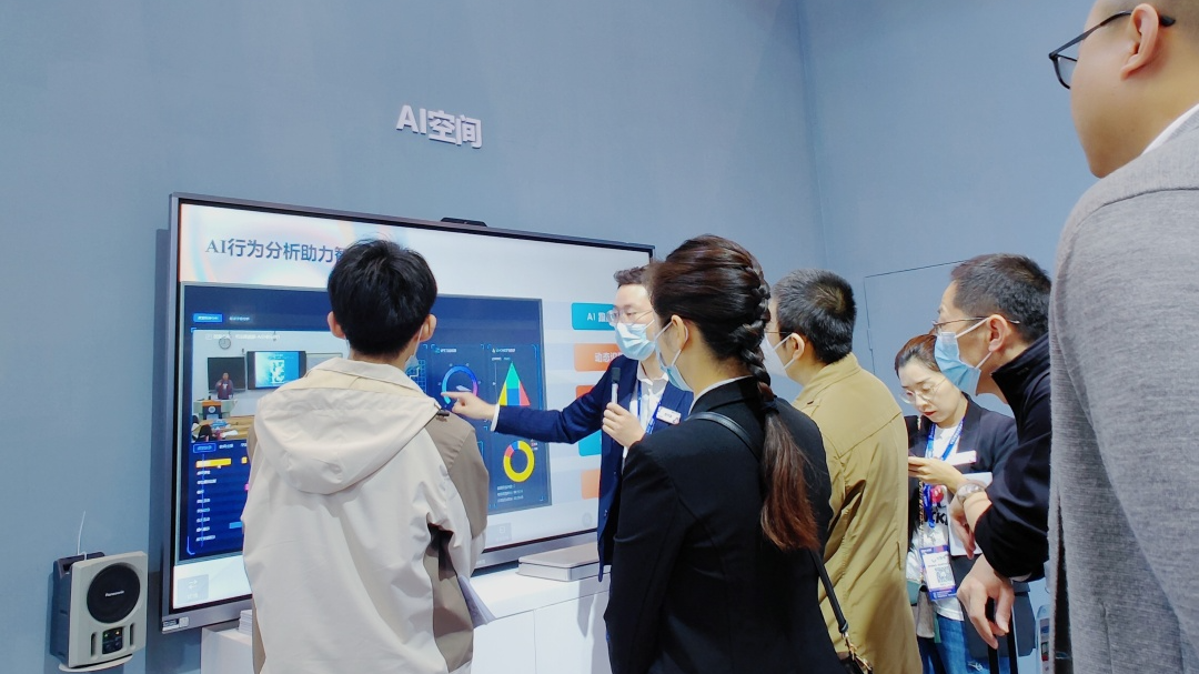 聚焦高博會,奧威亞高校數字化解決方案點燃全場!3.png 聚焦高博會,奧威亞高校數字化解決方案點燃全場!3.png