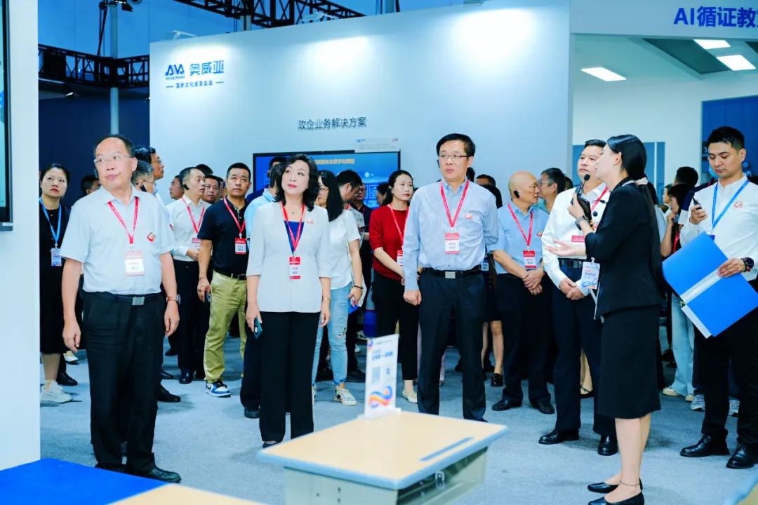 奧威亞獨家冠名,驚艷亮相四川教博會.jpg 奧威亞獨家冠名,驚艷亮相四川教博會.jpg