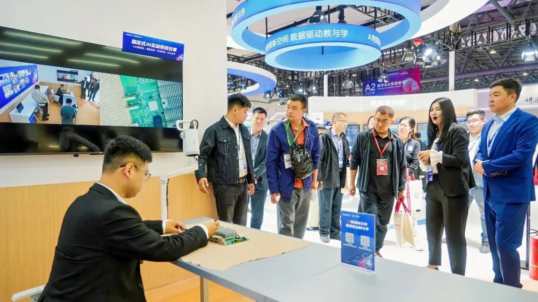 AI實(shí)訓(xùn)示教空間.jpg AI實(shí)訓(xùn)示教空間.jpg