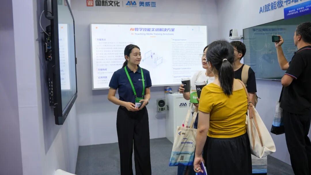 奧威亞AI+教育方案亞教展 “出圈”:人工智能助力教育引關(guān)注,國內(nèi)外需求高漲3.jpg 奧威亞AI+教育方案亞教展 “出圈”:人工智能助力教育引關(guān)注,國內(nèi)外需求高漲3.jpg