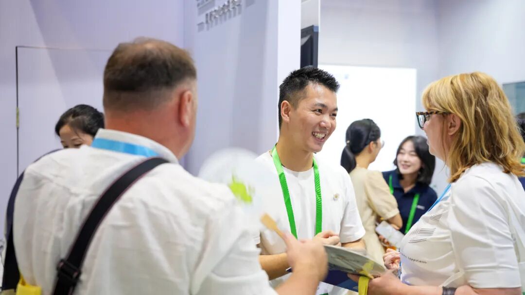 奧威亞AI+教育方案亞教展 “出圈”:人工智能助力教育引關(guān)注,國內(nèi)外需求高漲4.jpg 奧威亞AI+教育方案亞教展 “出圈”:人工智能助力教育引關(guān)注,國內(nèi)外需求高漲4.jpg