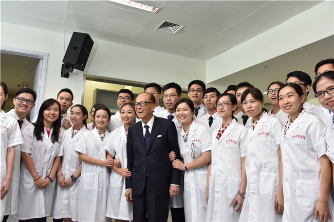 這個(gè)投資了近4億，連李嘉誠、姚明都參觀過的教學(xué)中心真的很牛逼！