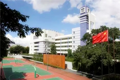 帶上移動錄播去辦畢業典禮和期末表彰大會，全校2000名師生就都能看直播！