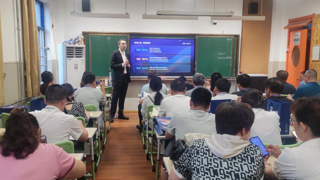 奧威亞AI賦能課堂循證，數據驅動精準教研